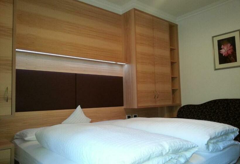 בית מלון כפרי Garni Royal