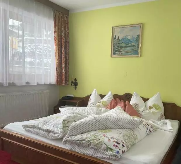 Pensió Gästehaus Eberl   Rita