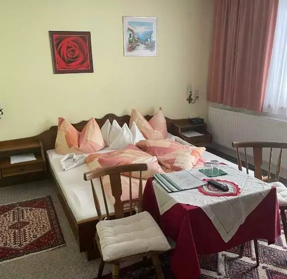 Pensió Gästehaus Eberl   Rita