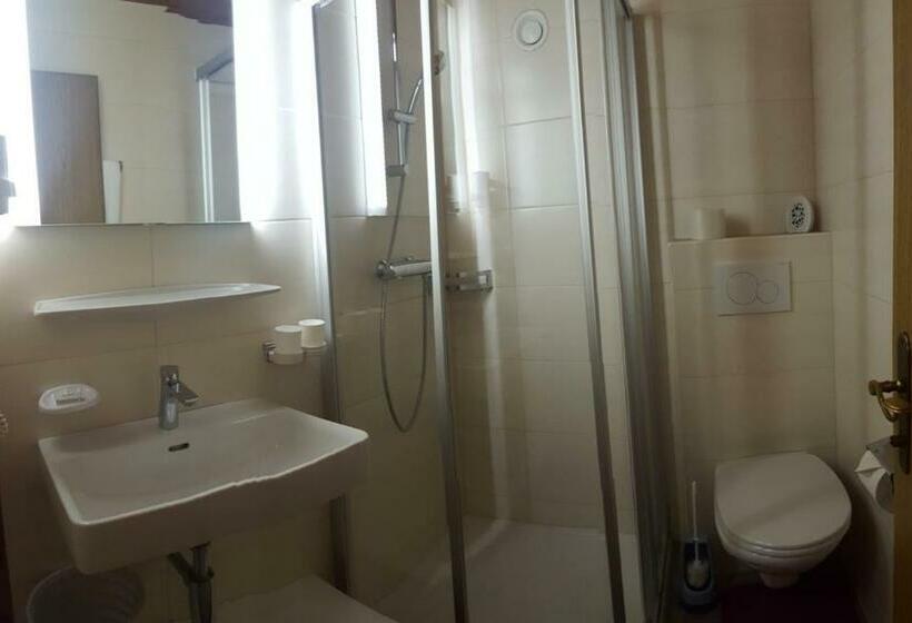 بنسيون Gästehaus Eberl Rita