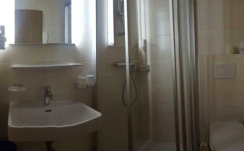 بنسيون Gästehaus Eberl Rita