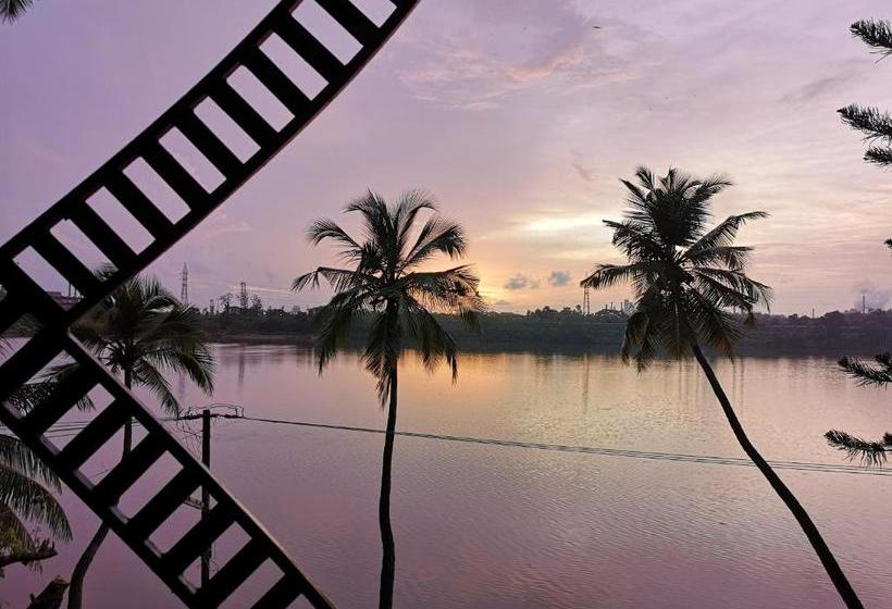 펜션 Nisarga Nirvana River House