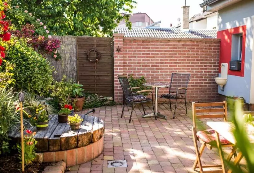 Majatalo Penzionek Jh