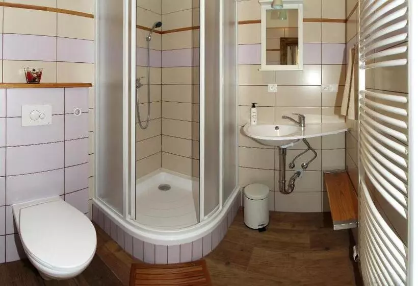 Majatalo Penzionek Jh