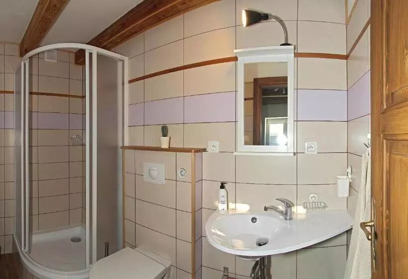 Majatalo Penzionek Jh