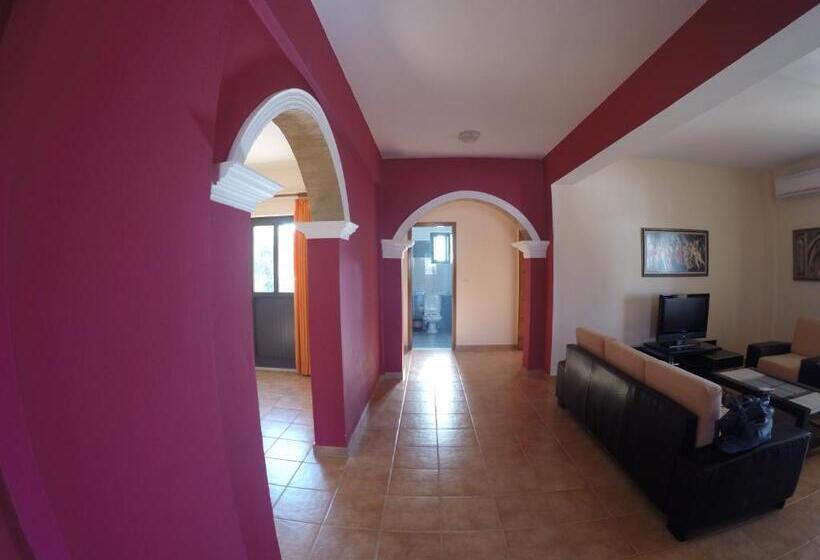 פנסיון Villa Lions