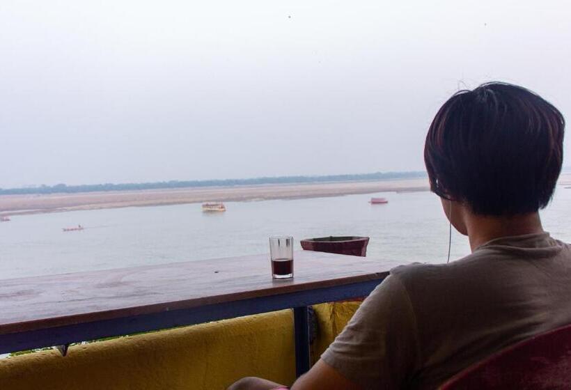 پانسیون Vishnu Rest House