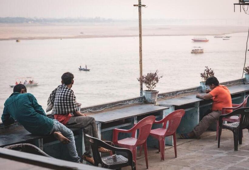 پانسیون Vishnu Rest House