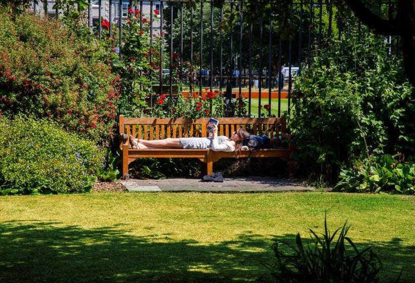 הוסטל Trinity College  Campus Accommodation