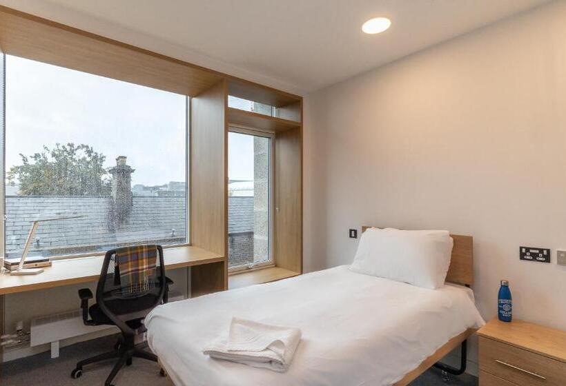 הוסטל Trinity College  Campus Accommodation