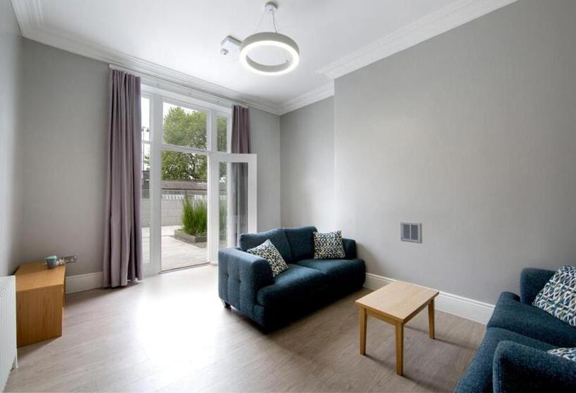 הוסטל Trinity College  Campus Accommodation