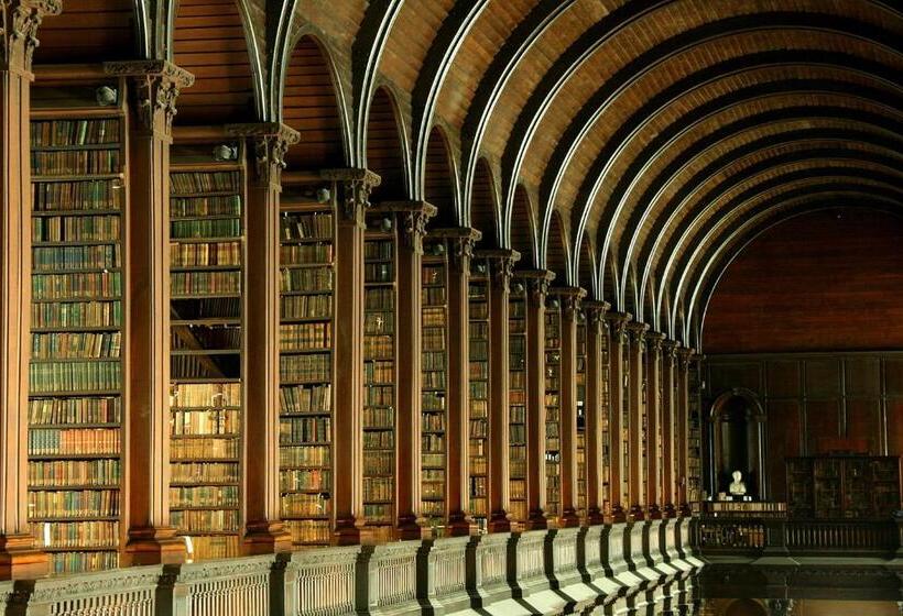 הוסטל Trinity College  Campus Accommodation