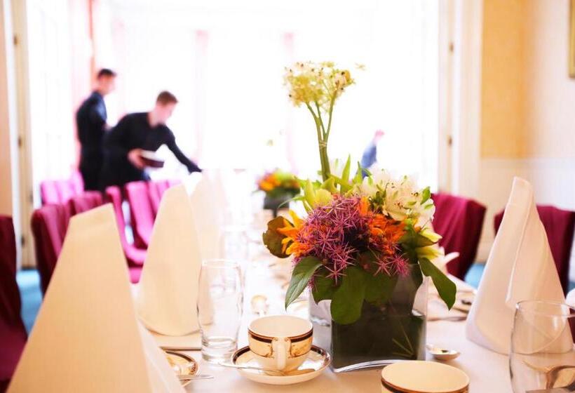 הוסטל Trinity College  Campus Accommodation