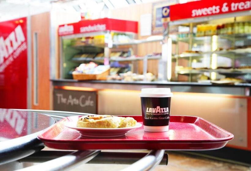 הוסטל Trinity College  Campus Accommodation