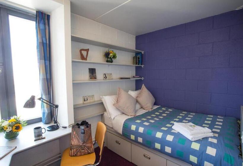 הוסטל Trinity College  Campus Accommodation