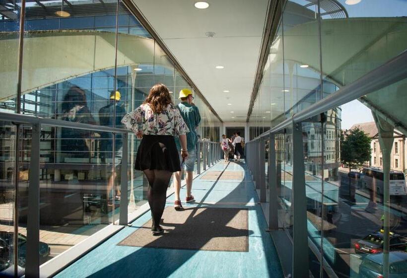 הוסטל Trinity College  Campus Accommodation