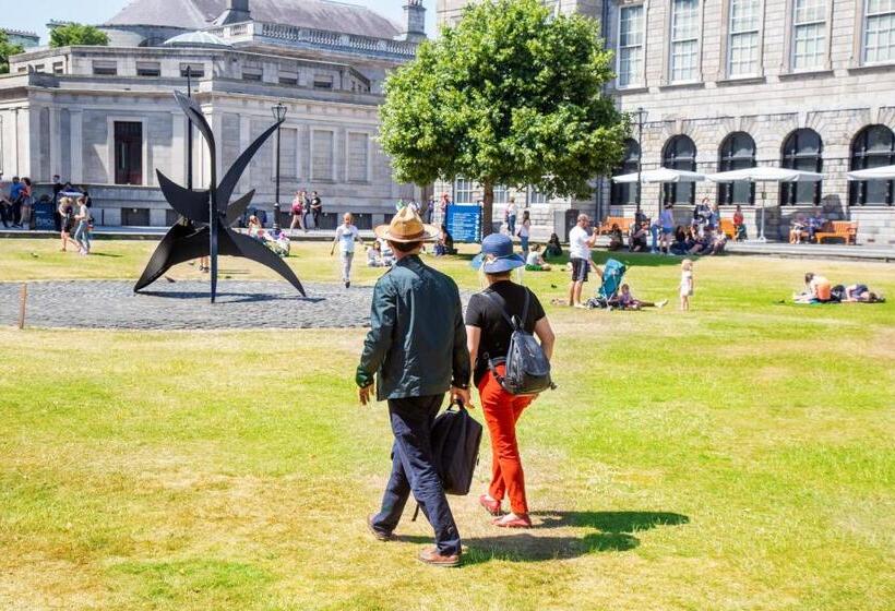 הוסטל Trinity College  Campus Accommodation