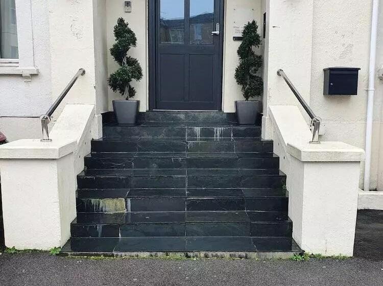 تختخواب و صبحانه Brooklands Lodge