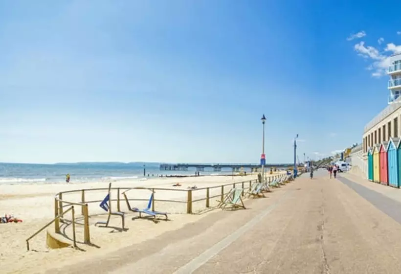 تختخواب و صبحانه Brooklands Lodge