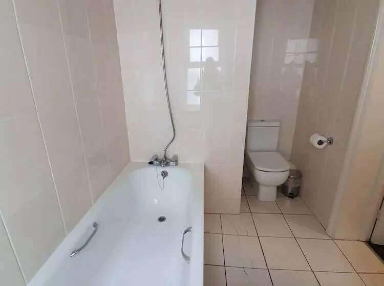 تختخواب و صبحانه Brooklands Lodge