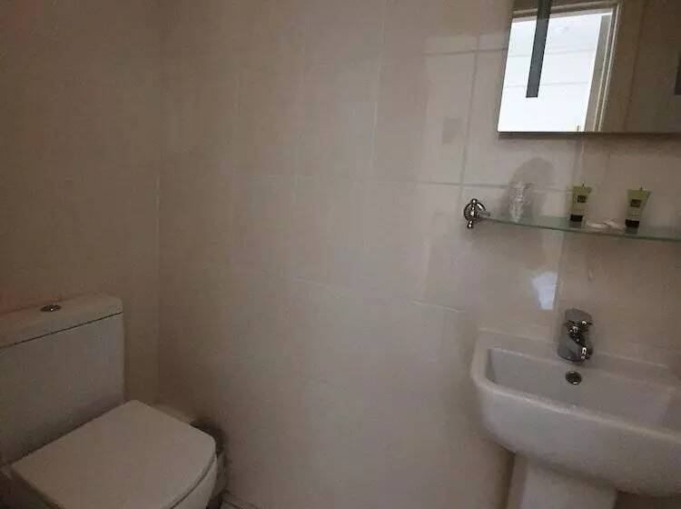 تختخواب و صبحانه Brooklands Lodge