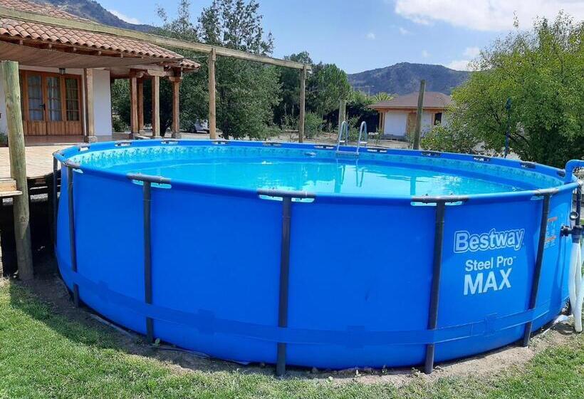 تختخواب و صبحانه Calfu Lodge