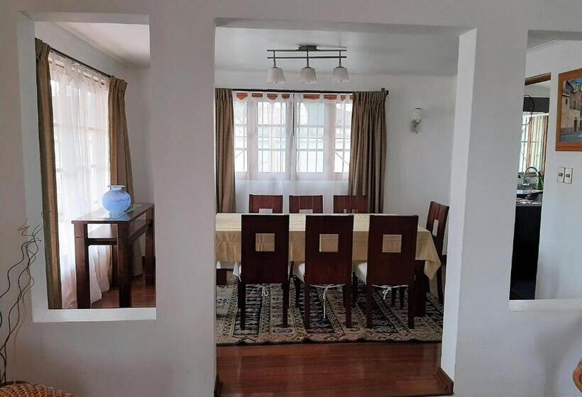 تختخواب و صبحانه Calfu Lodge