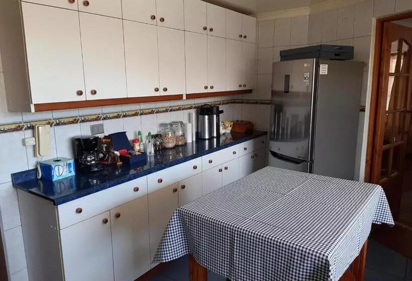 تختخواب و صبحانه Calfu Lodge