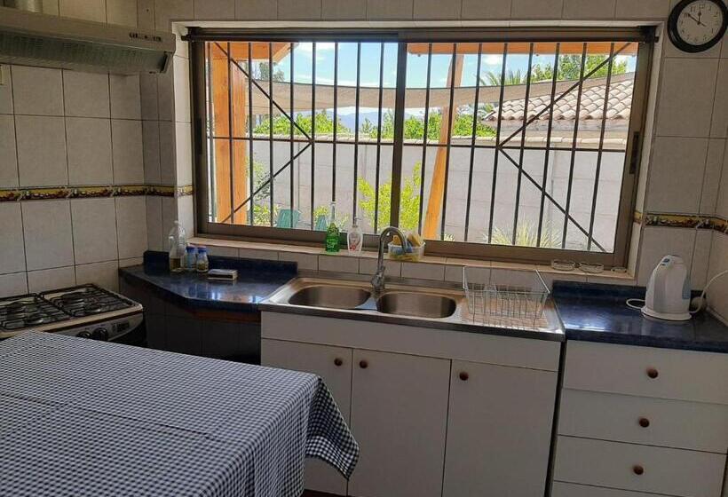 تختخواب و صبحانه Calfu Lodge