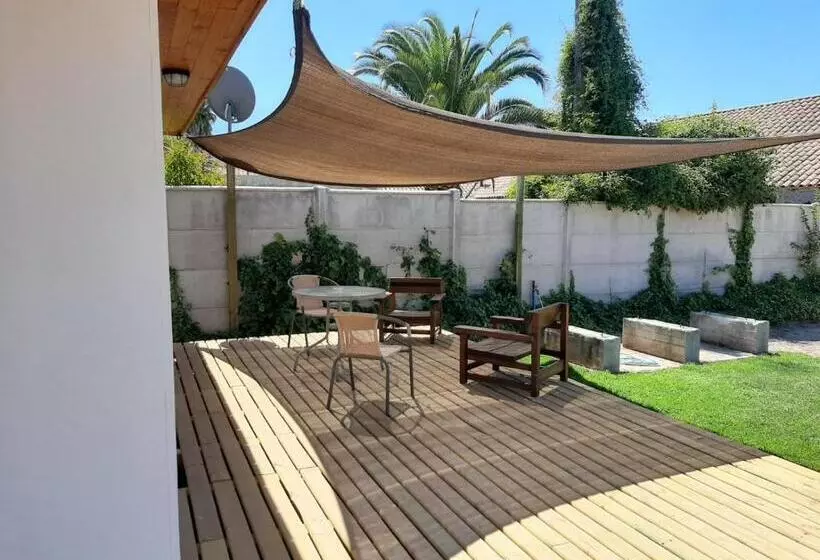 تختخواب و صبحانه Calfu Lodge