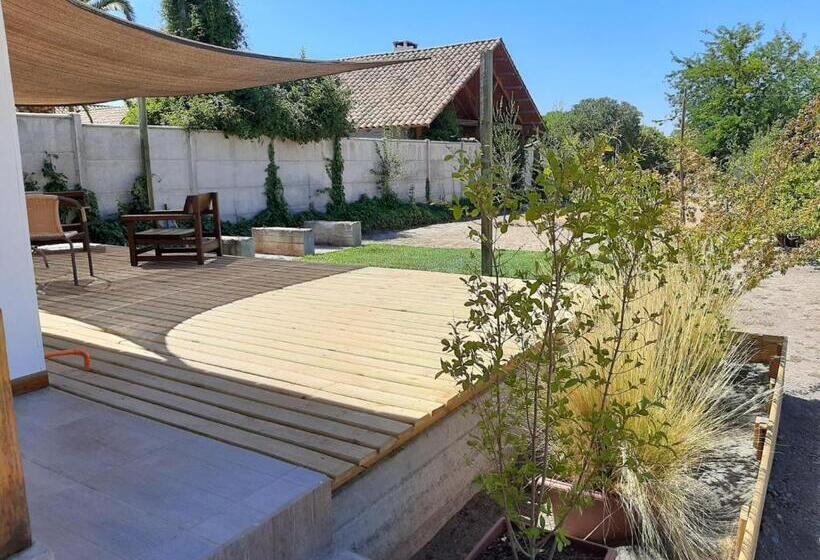 تختخواب و صبحانه Calfu Lodge