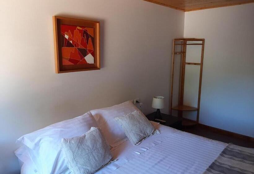 تختخواب و صبحانه Calfu Lodge