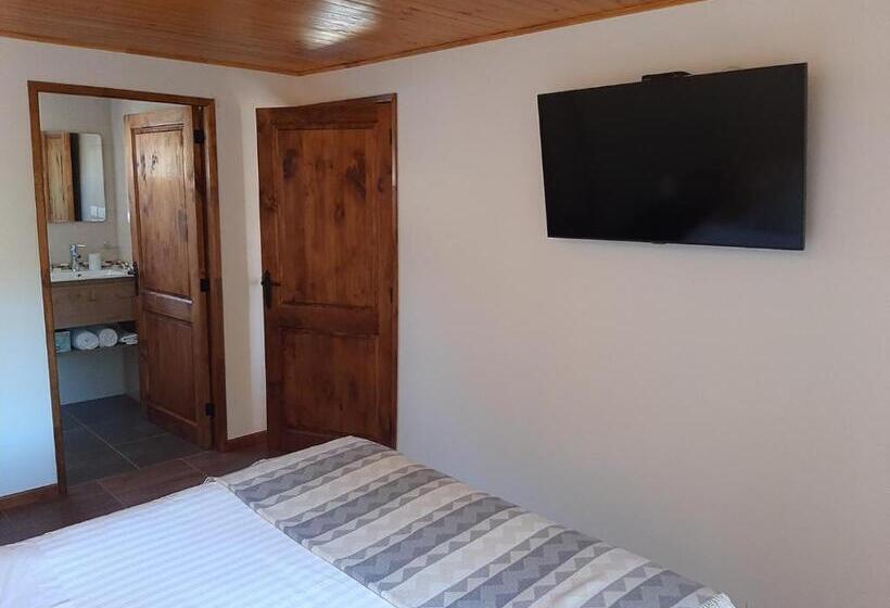 تختخواب و صبحانه Calfu Lodge