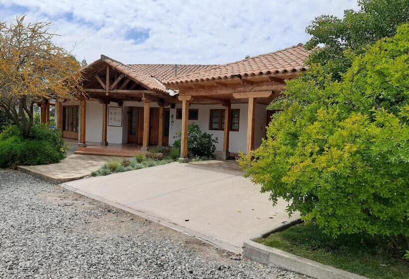 تختخواب و صبحانه Calfu Lodge