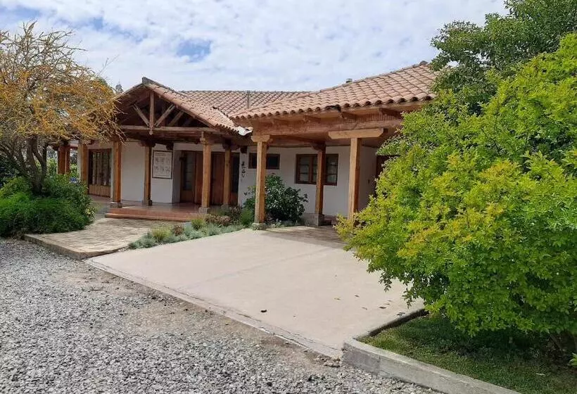 تختخواب و صبحانه Calfu Lodge