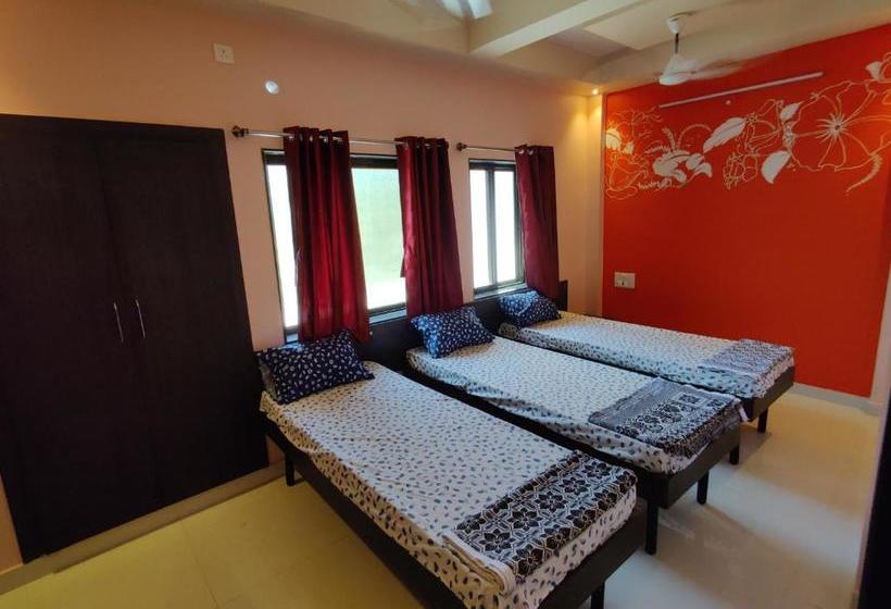 Bed and Breakfast Bandekar Home Stay