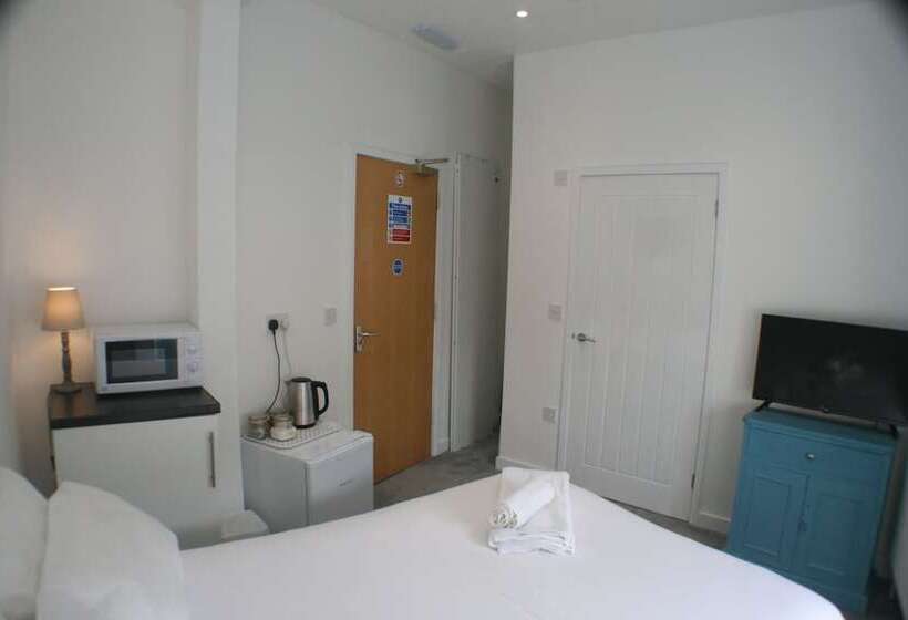 민박 En Suite Rooms At The Rose And Thistle