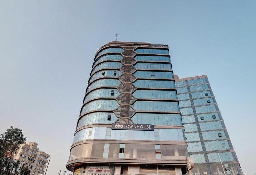 בית מלון כפרי Super Townhouse Akota Vadodara