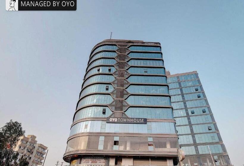 בית מלון כפרי Super Townhouse Akota Vadodara