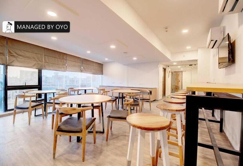 בית מלון כפרי Super Townhouse Akota Vadodara