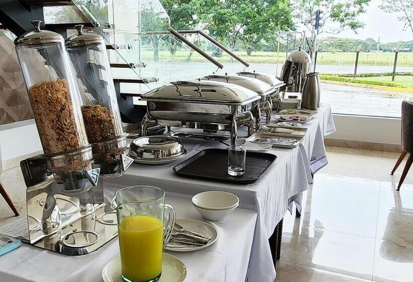 هتل Royal Elim International