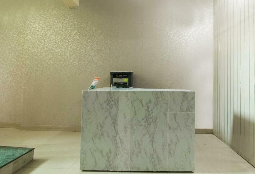 Hotel Spot On 76763 Aura Inn