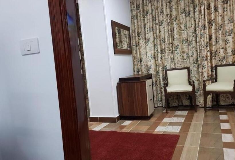 هتل Tulip 6 Of October