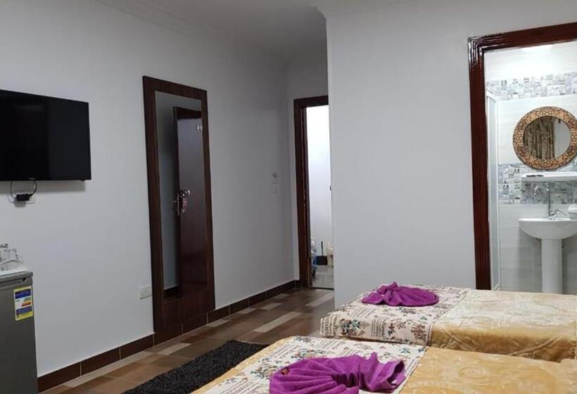 هتل Tulip 6 Of October