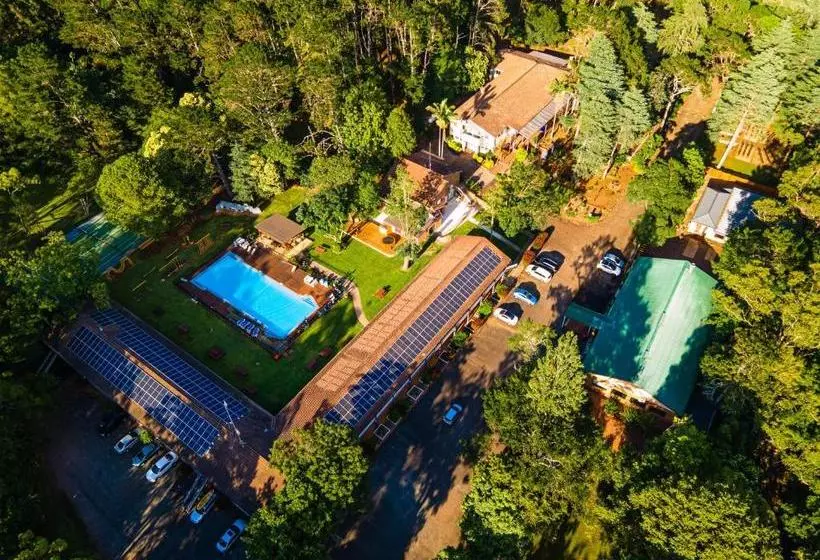Hotelli Ananda Wellness Retreat