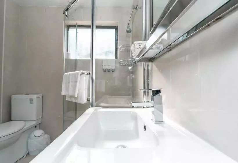 Hotelli Ananda Wellness Retreat