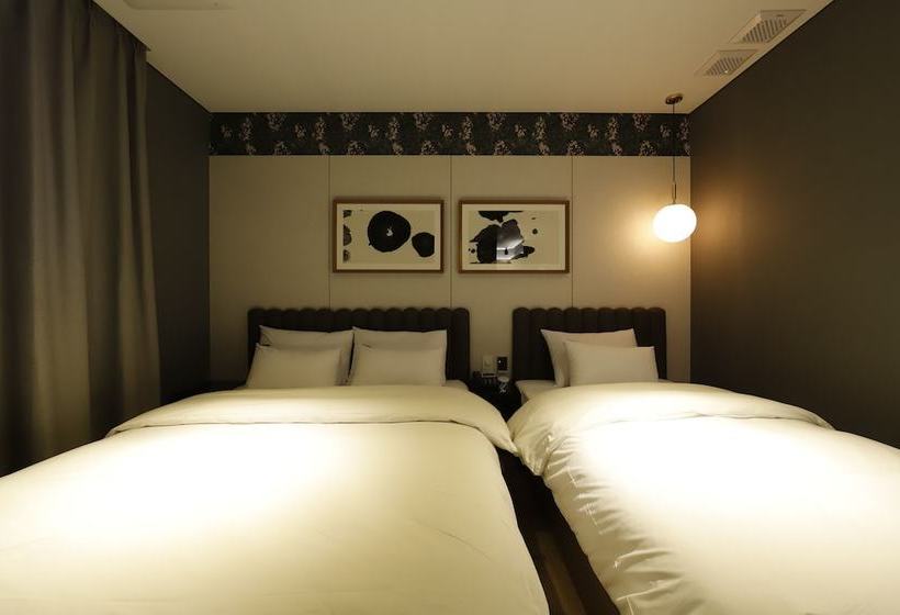 Hotel Browndot Chungju Station