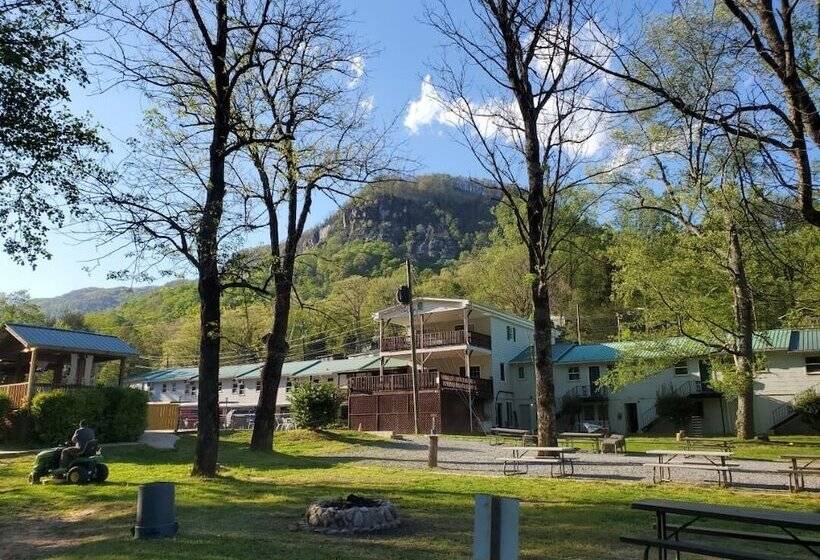 Geneva Hotel & Tiki Bar