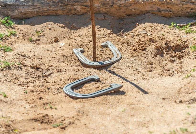 Geneva Hotel & Tiki Bar