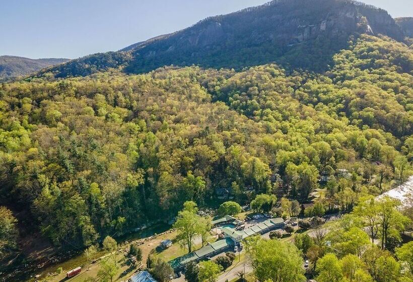 Geneva Hotel & Tiki Bar